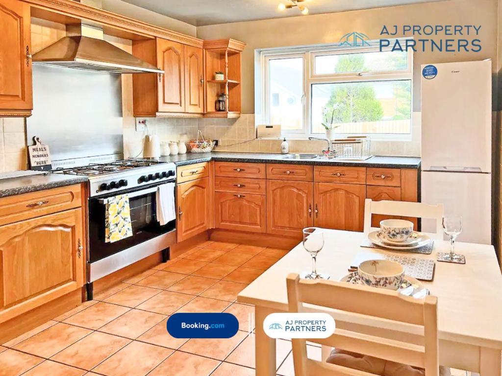 Premium Deal L Hill View Home L Last-Minute Offer L Cheltenham L Aj Properties L Perfect For Short Or Long Stays L 4Beds 4Bedrooms Exterior foto